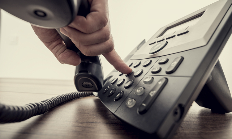 6割以上が電話対応にストレスを感じながらも義務感を持っている。ビジネスパーソンの「職場の電話」に対する本音は
