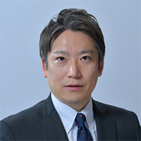 山本 龍彦 氏