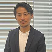 井手賢治氏