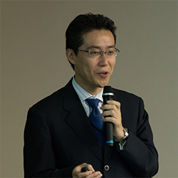 山川 義徳 氏