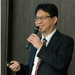 岩本 隆 氏