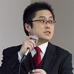 山本 哲史 氏