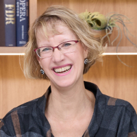 テイシー・M・バイアム博士